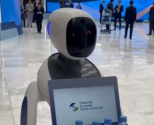 Amy Delivery Robot Debuts at 2026 Eurasian Economic Forum