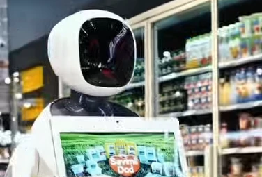 How Amy Delivery Robot Is Winning Hearts in Azerbaijan&rsquo;s Hypermarkets